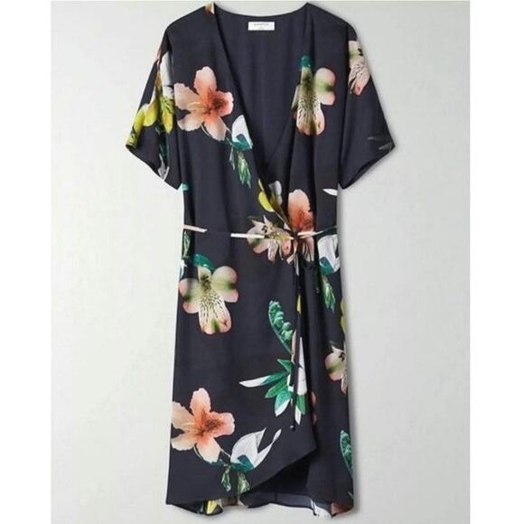 Aritzia Babaton Wallace Floral V Neck Short Sleeve Tie Waist Wrap Dress Size XS - Picture 1 of 16